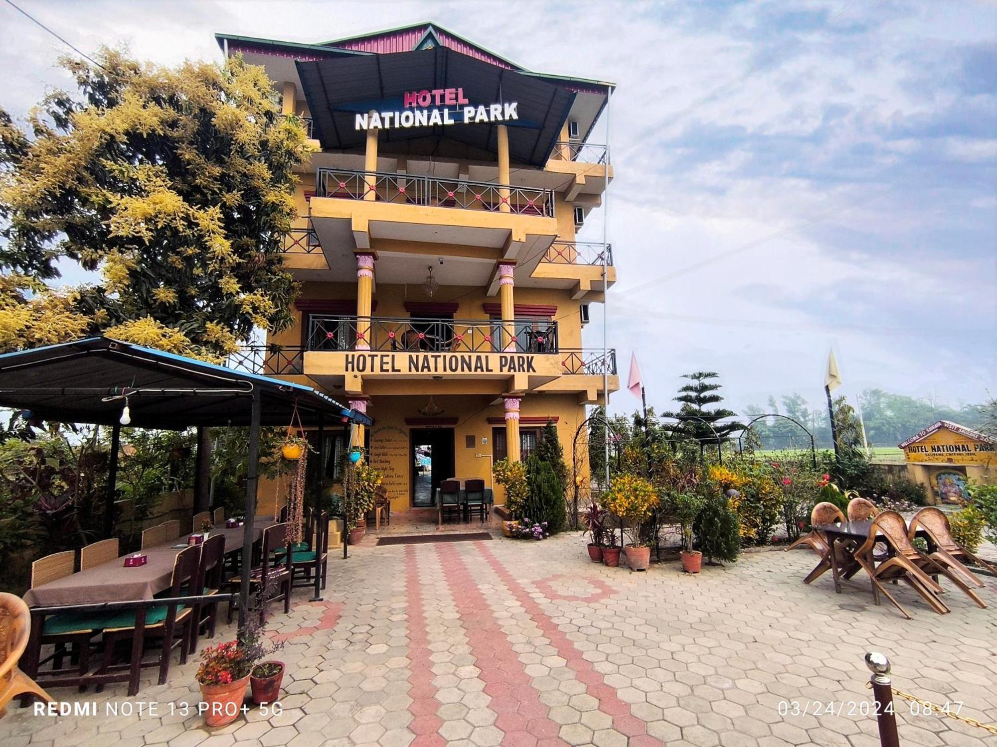 Hotel National Park Sauraha- Homely Stay And Peaceful Location With Jungle Safari Arrangements Exterior photo